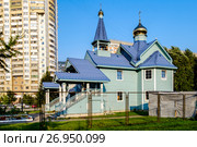 Москва, Марьино, Дюссельдорфский парк, Храм святых Жён-Мироносиц (2017 год). Редакционное фото, фотограф glokaya_kuzdra / Фотобанк Лори