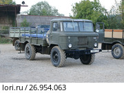 Геленджик, село Пшада. Автомобиль ГАЗ-66-11 для перевозки туристов к водопадам (2006 год). Редакционное фото, фотограф Дмитрий Щукин / Фотобанк Лори