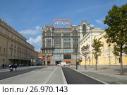 Москва. Вид на Центральный универсальный магазин - ЦУМ (2017 год). Редакционное фото, фотограф Елена Коромыслова / Фотобанк Лори