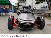 Трицикл Can-Am Spyder F3 от компании «Bombardier Recreational Products» на улице города Батуми. Грузия (2017 год). Редакционное фото, фотограф Алексей Гусев / Фотобанк Лори