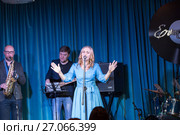 Концерт джаз-банды "Невелик Оркестр" "Nevelique Orchestre". Певица Наталия Тапиша. Екатеринбург. Редакционное фото, фотограф Евгений Ткачёв / Фотобанк Лори