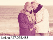 Mature couple walking by sea. Стоковое фото, фотограф Яков Филимонов / Фотобанк Лори