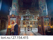 Интерьер старинной церкви Сретенского монастыря. Москва (2017 год). Редакционное фото, фотограф Татьяна Белова / Фотобанк Лори