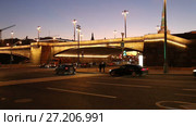 Big Moskvoretsky bridge (at Night) in a Moscow, Russia (2017 год). Редакционное видео, видеограф Владимир Журавлев / Фотобанк Лори