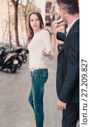 Man trying to acquainting with girl. Стоковое фото, фотограф Яков Филимонов / Фотобанк Лори