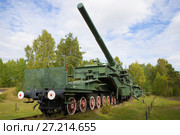 305-мм артиллерийская установка на железнодорожном транспортере ТМ-3-12 сентябрьским днем. Форт «Красная Горка» (Алексеевский), Ленинградская область (2015 год). Редакционное фото, фотограф Виктор Карасев / Фотобанк Лори