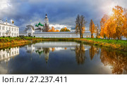 Прощальная краса осени Tolga Monastery in Yaroslavl (2014 год). Стоковое фото, фотограф Baturina Yuliya / Фотобанк Лори