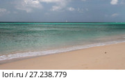 На пляже Брандонс (Brandons Beach). Бриджтаун, Барбадос (2017 год). Стоковое видео, видеограф Вадим Хомяков / Фотобанк Лори