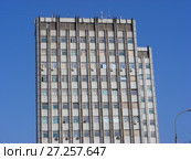 Пятнадцатиэтажное панельное административное здание, построено в 1983 году. Уральская улица, 21. Район Гольяново. Город Москва (2009 год). Стоковое фото, фотограф lana1501 / Фотобанк Лори