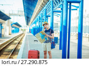 Young man waiting for the train at the railway station. Man with suitcases. Стоковое фото, фотограф Наталья Давыдова / Фотобанк Лори