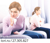 Mother and daughter take offense. Стоковое фото, фотограф Яков Филимонов / Фотобанк Лори