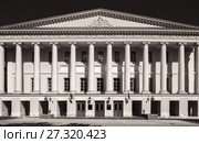 Дом В. Н. Гагариной в Москве постройки 1786-90-х годов. Улица Петровка, д 29/15. Восстановлен после пожара 1812 года архитектором Бове в 1820-х годах. Сейчас в здании Московская городская дума. Здание после ремонта. Съёмка 2017 года. Редакционное фото, фотограф Дмитрий Данилкин / Фотобанк Лори