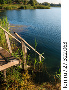 Summer lake calm beach with wood steeps to the water. Стоковое фото, фотограф Юрий Брыкайло / Фотобанк Лори