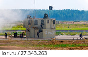 The platoon of soldiers neutralizes alleged opponents (2017 год). Редакционное фото, фотограф Алексей Дмецов / Фотобанк Лори
