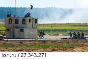 The platoon of soldiers neutralizes alleged opponents (2017 год). Редакционное фото, фотограф Алексей Дмецов / Фотобанк Лори