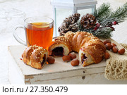 Viennese pie filled with apples and currants and a cup of tea on the table. Стоковое фото, фотограф Марина Володько / Фотобанк Лори