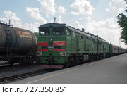 Чебоксары. Тепловоз грузовой магистральный 2ТЭ10М-0364 на станции Чебоксары-I Горьковской железной дороги (2016 год). Редакционное фото, фотограф Дмитрий Щукин / Фотобанк Лори