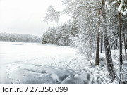 Зимний вид на озеро Тухка. Карелия. Россия (2017 год). Стоковое фото, фотограф Наталья Осипова / Фотобанк Лори