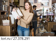 Woman looking for stylish knickknacks for apartment in shop. Стоковое фото, фотограф Яков Филимонов / Фотобанк Лори