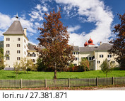 Старинный монастырь Милльштатт (Millstatt Abbey) в городе Милльштатт (Millstatt am See). Штат Каринтия, Австрия (2017 год). Стоковое фото, фотограф Bala-Kate / Фотобанк Лори