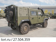 Итальянский бронированный автомобиль Iveco LMV M65 Lynx «Рысь» (собранный из машинокомплектов в России) на Международном военно-техническом форуме «Армия-2017», вид сзади. Редакционное фото, фотограф Малышев Андрей / Фотобанк Лори