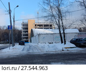 Многоярусный паркинг. Открытое шоссе, 30а. Район Метрогородок. Город Москва (2018 год). Редакционное фото, фотограф lana1501 / Фотобанк Лори