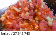 Salmon tartare with avocado. Стоковое видео, видеограф Игорь Кузнецов / Фотобанк Лори