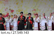 День города Анапы 23 сентября 2017. Кубанский казачий ансамбль исполняет песни. Редакционное видео, видеограф Олег Хархан / Фотобанк Лори