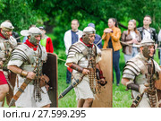 Римские легионеры. Международный фестиваль "Времена и эпохи. Собрание" в парке "Коломенское" (2017 год). Редакционное фото, фотограф Алёшина Оксана / Фотобанк Лори