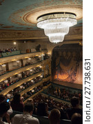 SAINT PETERSBURG, RUSSIA - JUNE 27, 2017: public at Mariinsky Theatre boxes before performance, публика в ложах Мариинского театра перед представлением. Редакционное фото, фотограф Короленко Елена / Фотобанк Лори
