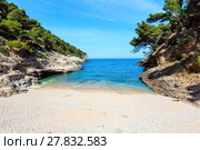 Summer Baia della Pergola beach, Puglia, Italy (2017 год). Стоковое фото, фотограф Юрий Брыкайло / Фотобанк Лори