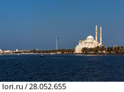Вид на лагуну Халид и Мечеть Аль Нур (Al Noor Mosque). Шарджа. Объединенные Арабские Эмираты (2014 год). Редакционное фото, фотограф Сергей Афанасьев / Фотобанк Лори