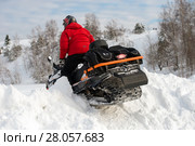 Спортсмен на снегоходе. Кантрикросс Русская застава Зима 2018. Редакционное фото, фотограф Pukhov K / Фотобанк Лори