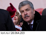 Павел Грудинин - кандидат в президенты РФ от КПРФ и Народно-патриотических сил России стоит на сцене во время митинга КПРФ на площади Революции в центре города Москвы, Россия 23 февраля 2018. Редакционное фото, фотограф Николай Винокуров / Фотобанк Лори