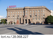 The multystoried Soviet office building in the central region, the area of the Fallen fighters of the city of Volgograd (2016 год). Редакционное фото, фотограф Владимир Арсентьев / Фотобанк Лори