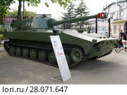 122 мм самоходная гаубица 2С1 "Гвоздика", сбоку (2017 год). Редакционное фото, фотограф Сергей Гусаров / Фотобанк Лори