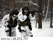 Бойцы отряда специального назначения отрабатывают боевую слаженность при обезвреживании террористов (2016 год). Редакционное фото, фотограф Free Wind / Фотобанк Лори