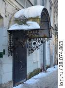 Санкт-Петербург, Захарьевская улица, дом 7. Особняк Е. Л. Поповой - Дом Е. Н.Чихачева, 1843, 1908 год постройки. Декор навеса над входом (2018 год). Стоковое фото, фотограф Овчинникова Ирина / Фотобанк Лори