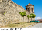 Georgia, Telavi Fortress and old car (2017 год). Стоковое фото, фотограф Андрей Пожарский / Фотобанк Лори