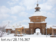 Wooden gate with tower of Russian Orthodox Monastery at winter day. Стоковое фото, фотограф Losevsky Pavel / Фотобанк Лори