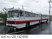 Москва. День московского транспорта, выставка на Фрунзенской набережной. Автобус Ikarus-180 (2017 год). Редакционное фото, фотограф Дмитрий Щукин / Фотобанк Лори