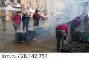 Preparation of Escudella on tuesday of Carnival, Castelltercol (2018 год). Редакционное фото, фотограф Яков Филимонов / Фотобанк Лори