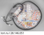 Euro banknotes medicines syringe. Стоковое фото, фотограф Юрий Бизгаймер / Фотобанк Лори