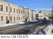 Москва, грязные навалы снега на улице Воронцово поле зимой (2018 год). Редакционное фото, фотограф Овчинникова Ирина / Фотобанк Лори