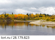 Осенний полдень на таёжной реке Большой Юган ХМАО,вид с воды. Стоковое фото, фотограф Круглов Олег / Фотобанк Лори