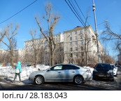 Шестиэтажный одноподъездный кирпичный жилой дом (1956, улица Куусинена, 7, корп. 1). Десятиэтажный двухподъездный кирпичный жилой дом (1957, Куусинена, 7, корп. 2). Хорошевский район. Город Москва (2018 год). Редакционное фото, фотограф lana1501 / Фотобанк Лори