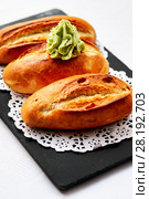 Bread and avocado sauce. Стоковое фото, фотограф Alexander Tihonovs / Фотобанк Лори