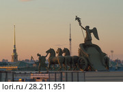 Quadriga on roof of Main Staff and spire of Peter and Paul Fortress in St. Petersburg, Russia (2015 год). Стоковое фото, фотограф Losevsky Pavel / Фотобанк Лори