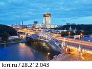 Evening view at the Russian Academy of Sciences and Novoandreevsky Bridge over the Moscow River (2015 год). Стоковое фото, фотограф Losevsky Pavel / Фотобанк Лори