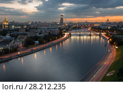 Borodinsky bridge with illumination on Moskva river in evening in Moscow, Russia (2015 год). Стоковое фото, фотограф Losevsky Pavel / Фотобанк Лори